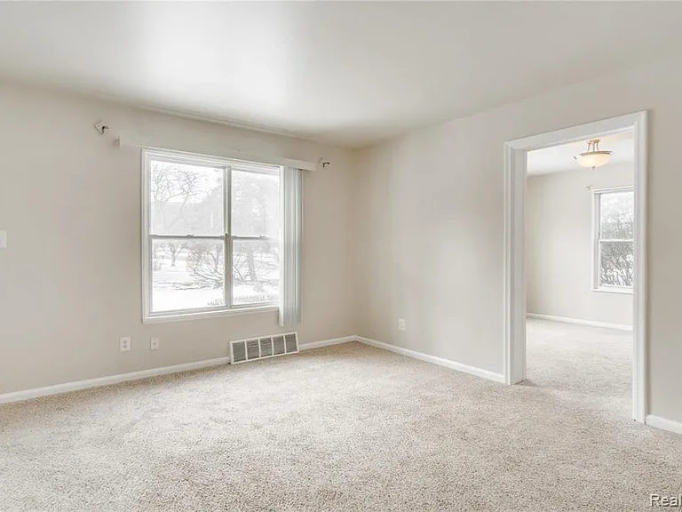 3388 Coolidge Hwy — Photo 21