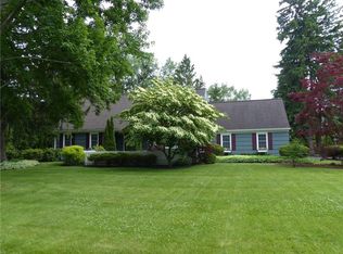27 Sandpiper Ln, Pittsford, NY 14534