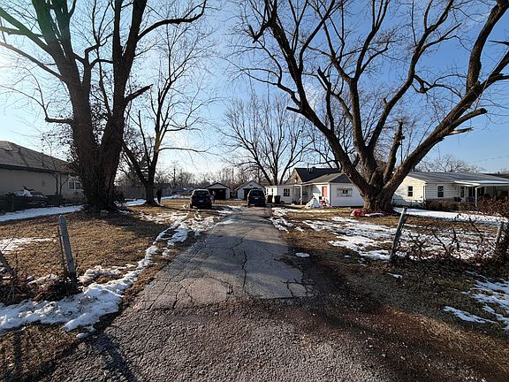 4th image of 627 N Forest Avenue