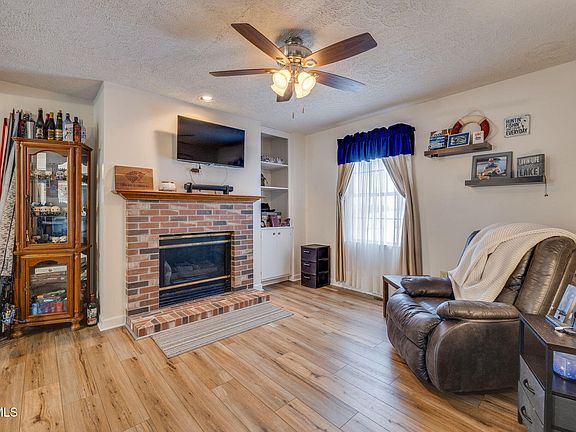 5th image of 124 Harmony Acres Dr E