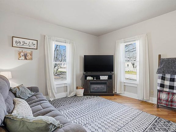 4th image of 305 S Riggs St