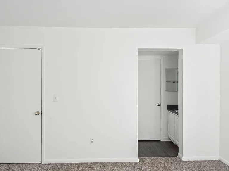 Kimberly Club Apartments — Photo 18