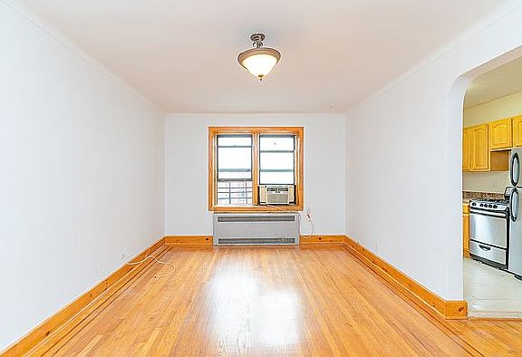 2nd image of 100 E 21st St APT 615