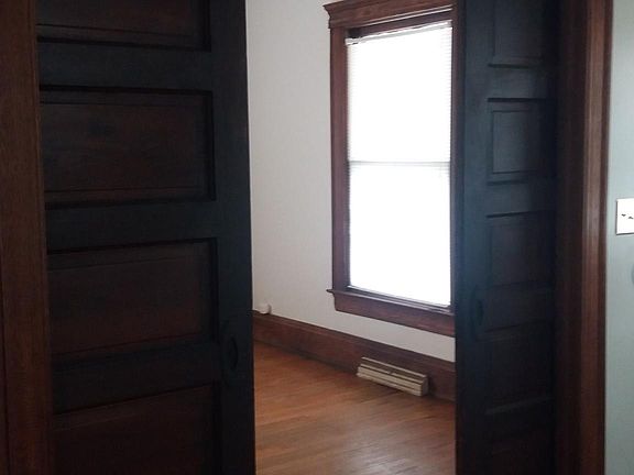 3rd image of 1542 Lee St E