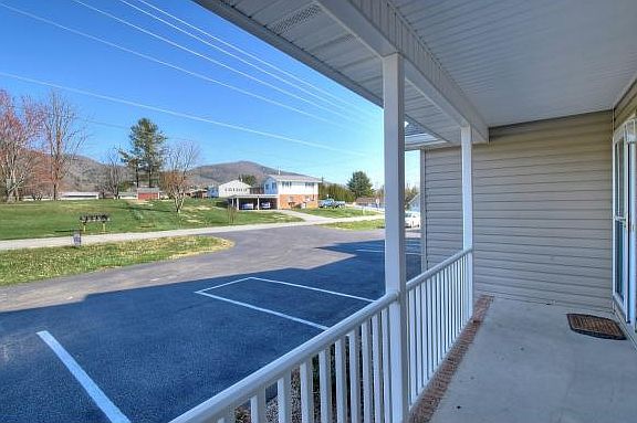 2nd image of 205 Dawn Dr Unit 3