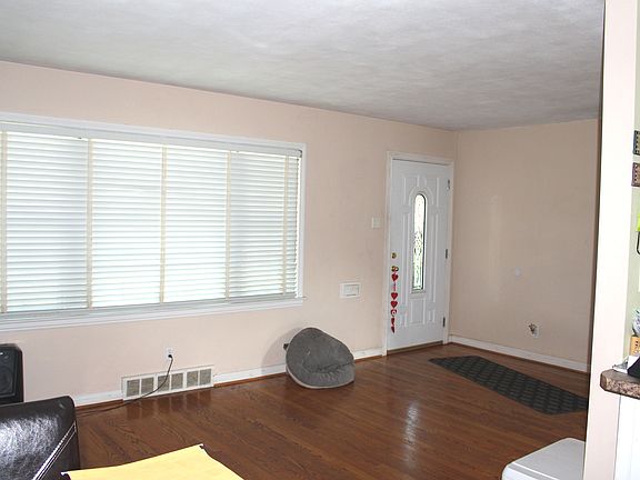 5th image of 7740 Saint Albans Ave