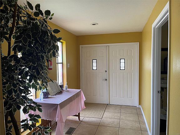 4th image of 2906 Pershing Blvd