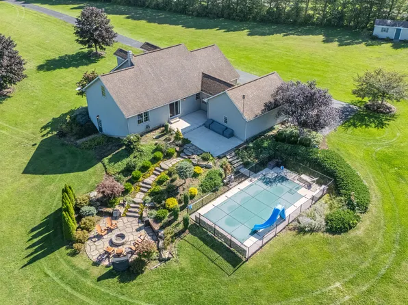 131 Oakridge Dr, Unityville, PA 17774
