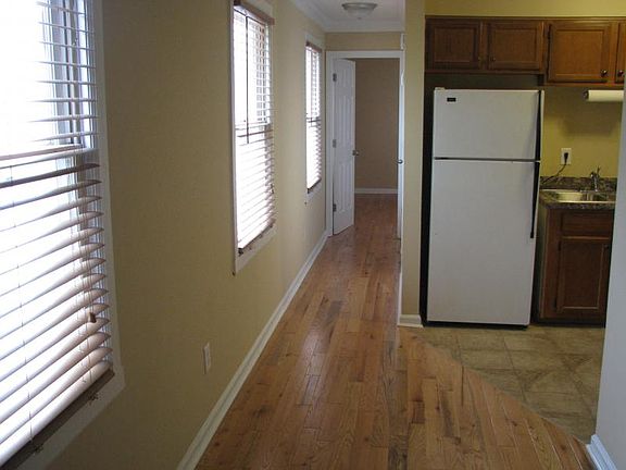 3rd image of 324 S Upper St #10