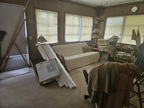 3rd image of 6476 48th Ave