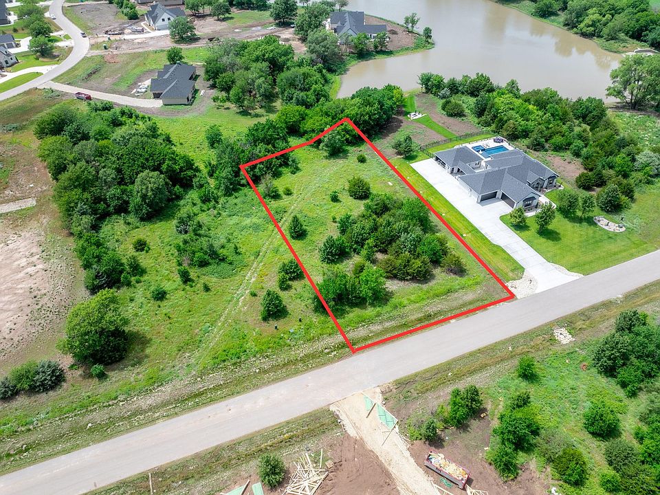 1st image of 16580 W Hickory Cir