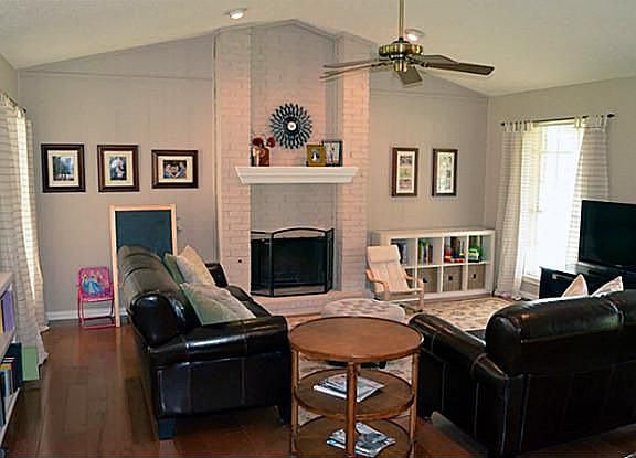 4th image of 2107 Linda Ln