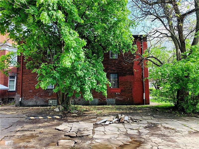 Building Photo 4