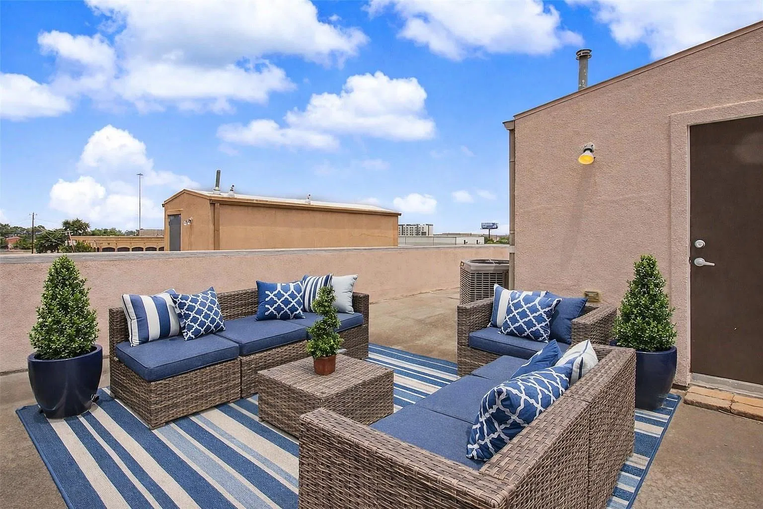 2 bed, 2.5 bath, 1478 sqft, $2,450 — Photo 4