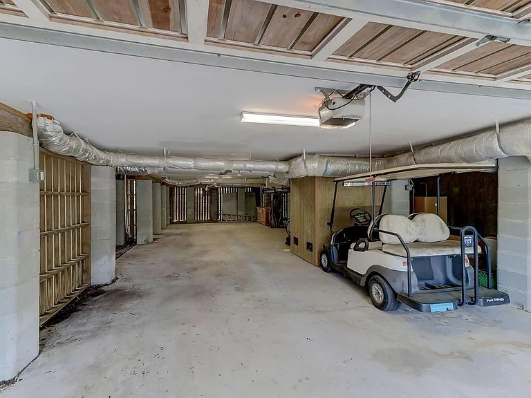 1312 Thompson Ave — Photo 14