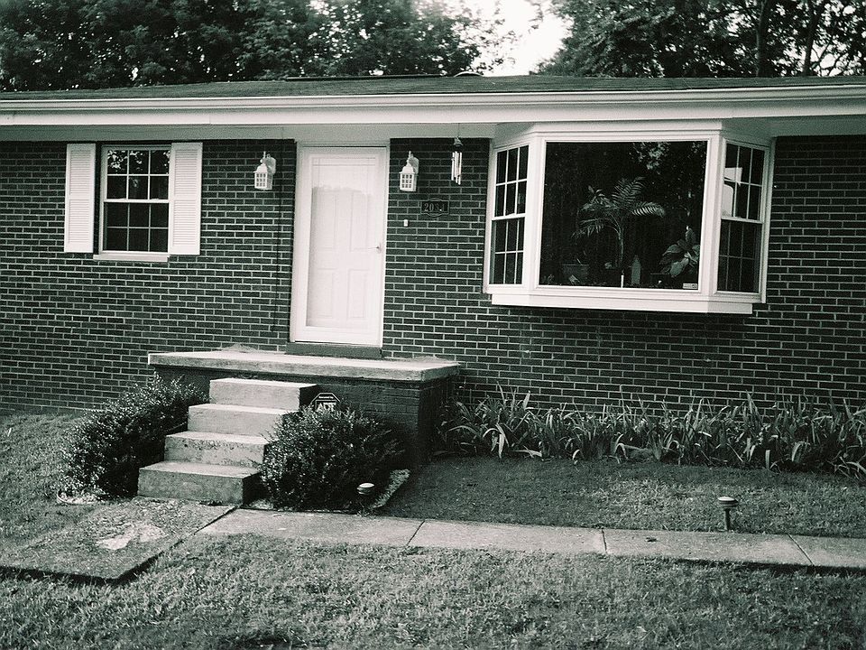 2nd image of 2034 Arthur St