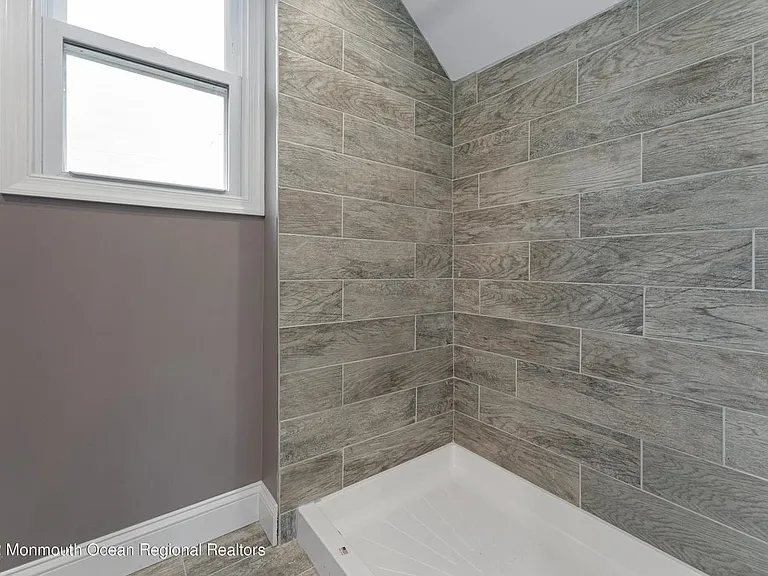 530 E Point Pleasant Ave — Photo 16