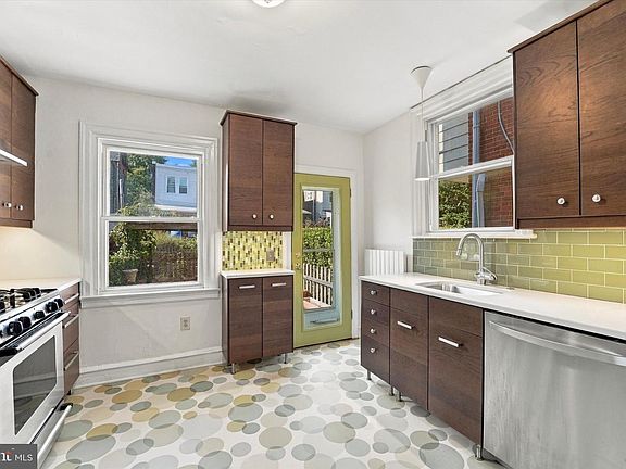 5th image of 147 W Meade St