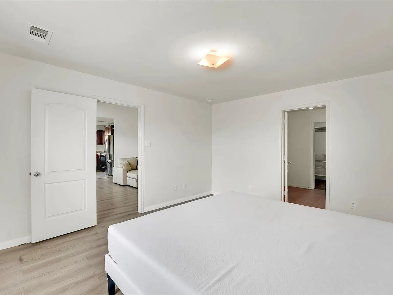 4 bed, 1658 sqft, $2,200 — Photo 2