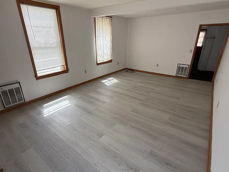 107 Gibson St — Photo 4