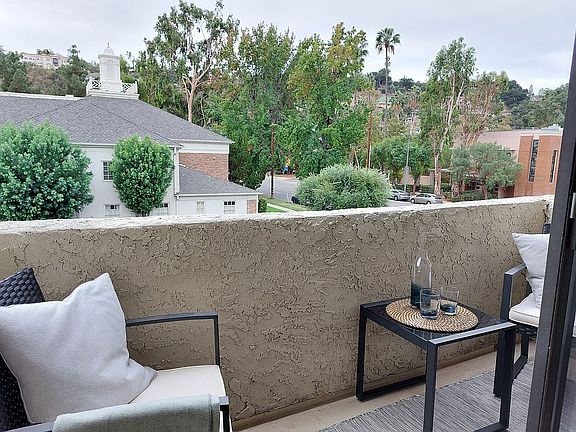 Balcony with Mountain Views