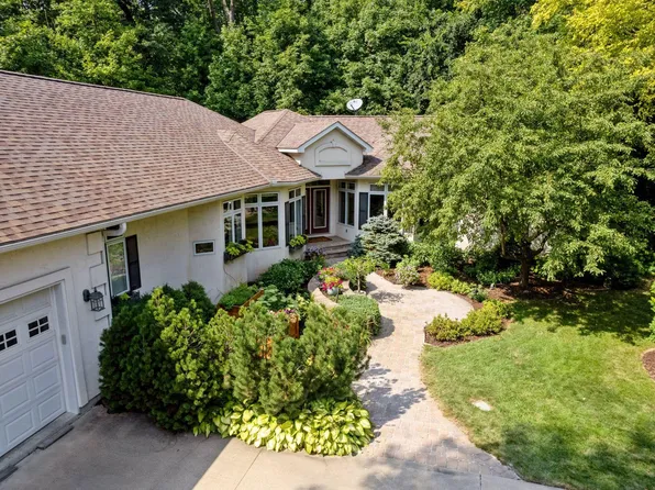 2857 Timberview Trl, Chaska, MN 55318