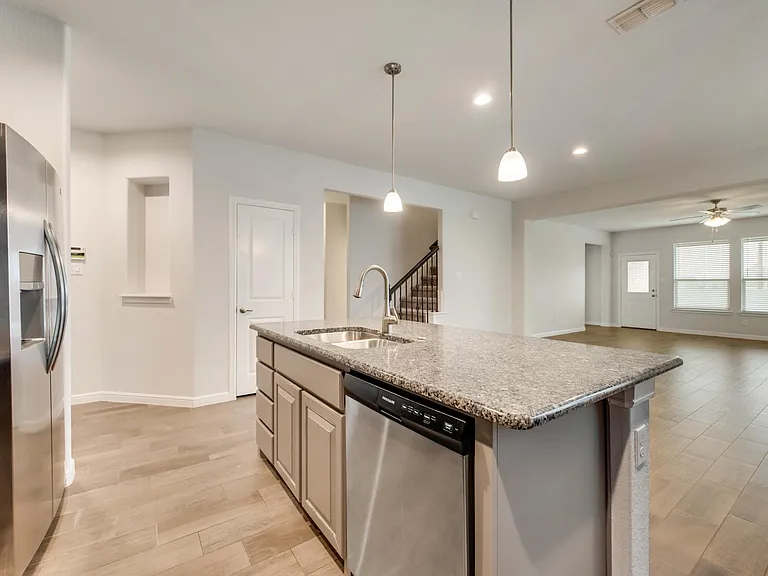 1308 Canary Ln — Photo 7