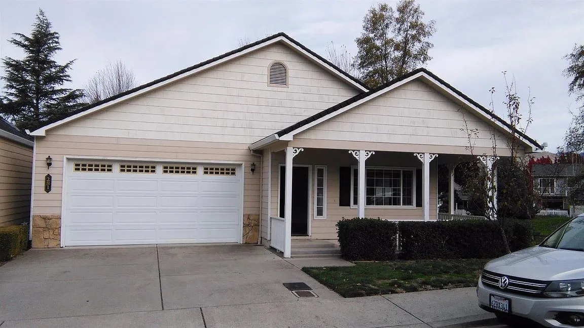 281 Meadow Dr photo 1