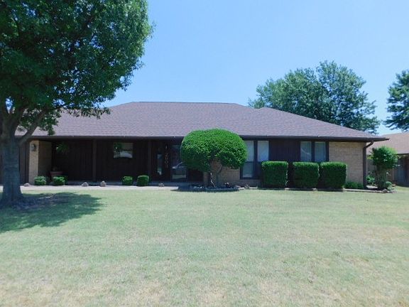 2nd image of 2903 N Keller Dr