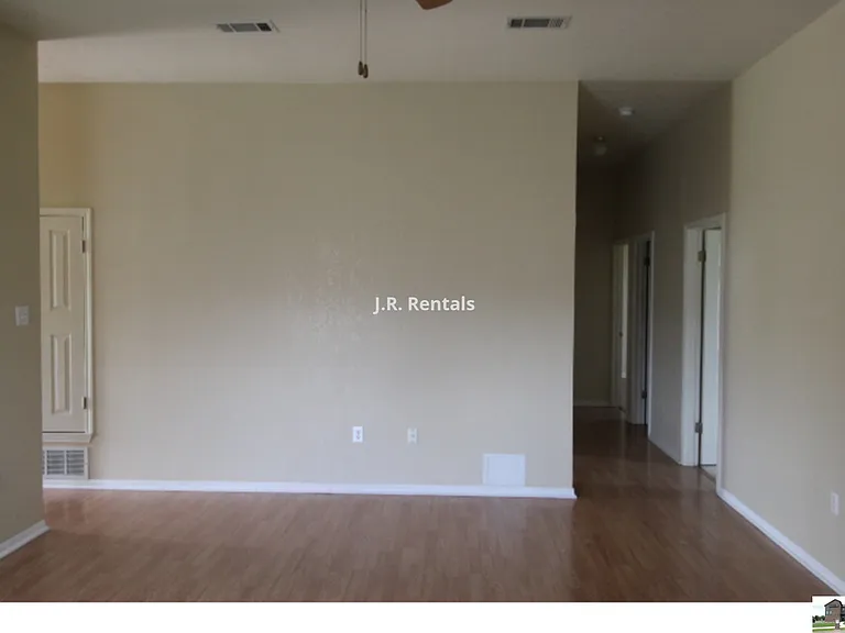 1506 Creek St — Photo 106