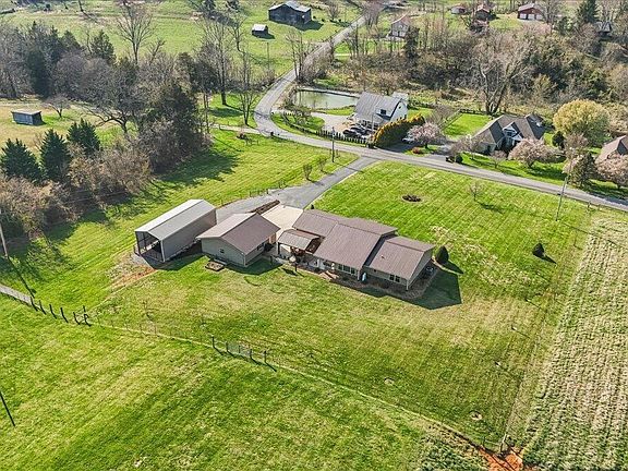 4th image of 231 County Farm Rd