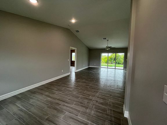 3rd image of 634 Flamingo Ave S