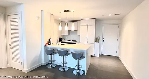 15 Morris Ave #502 Photo 1