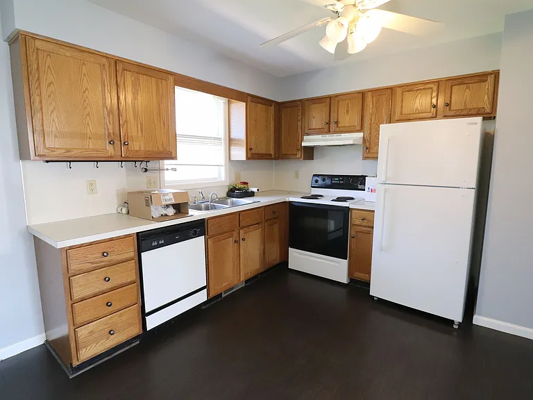 10 Spring House Ln — Photo 7