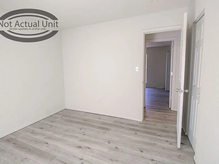 1013 W Ash St — Photo 14