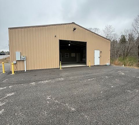 2nd image of 346 Lester Doss Rd