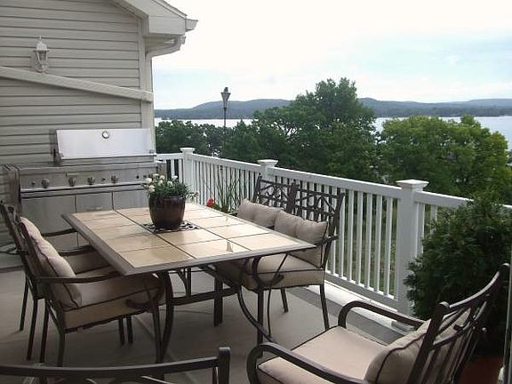 Spacious Deck with View!