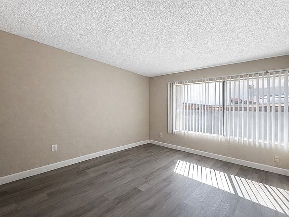 3rd image of 2046 Hornblend St #1