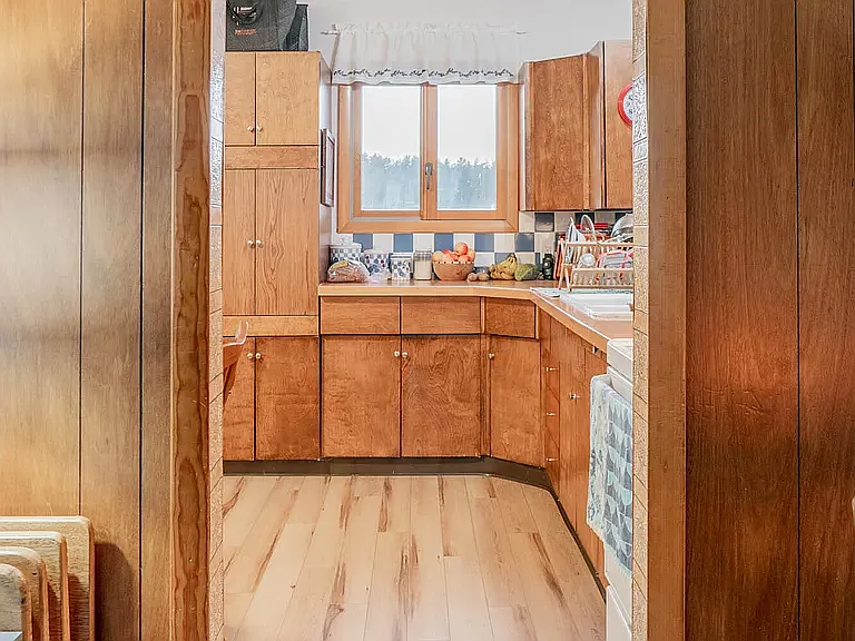428 Middle Rd — Photo 7