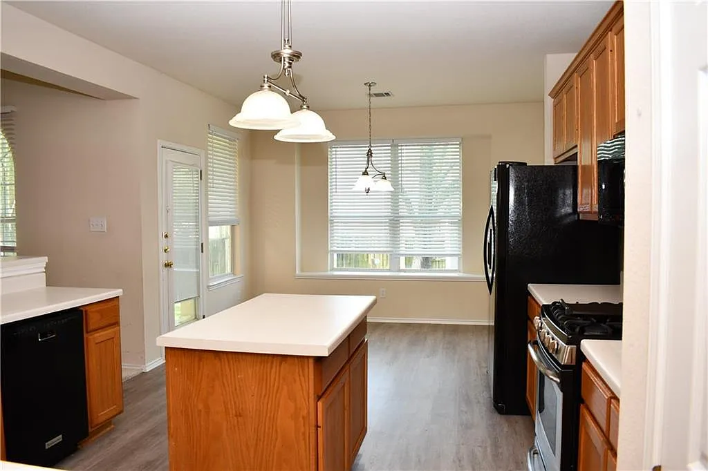 704 Thrush Drive - 1 — Photo 4