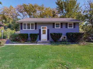 7675 Willow Ave, Woodridge, IL 60517