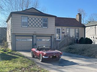 7924 Reinhardt Ln, Prairie Village, KS 66208