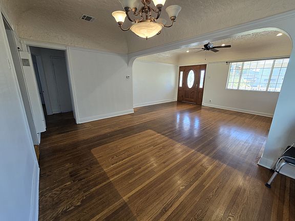 4th image of 833 E Elk Ave