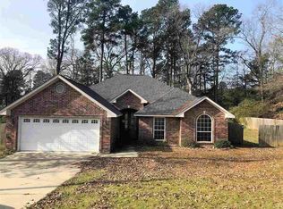 203 Town Oaks Dr, Marshall, TX 75672