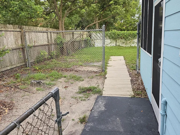 11428 Harlan Dr — Photo 2