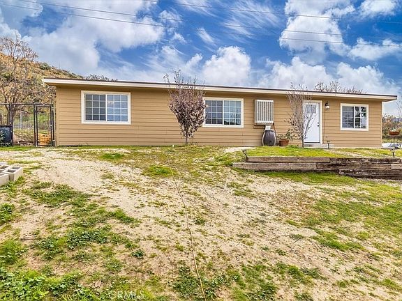 5th image of 44000 Sandstone Rd