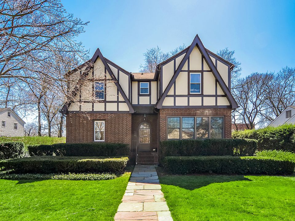 1st image of 46 Gedney Cir