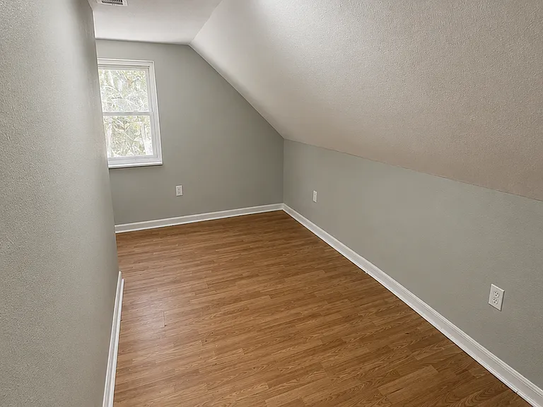 837 Lafayette Ln — Photo 12