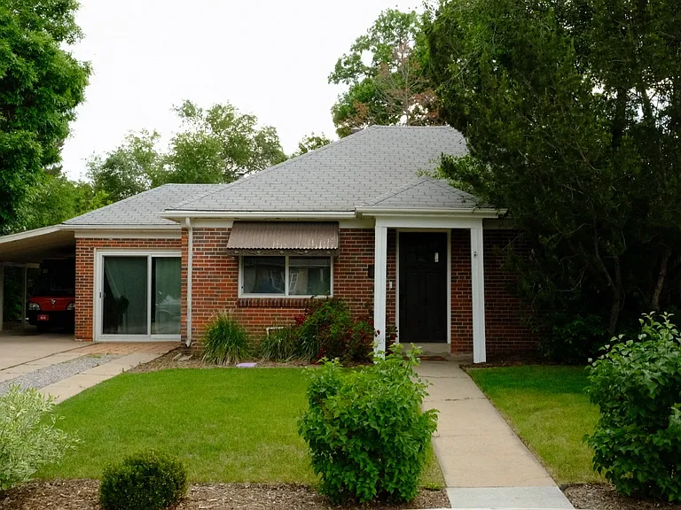 1054 Leyden St — Photo 41