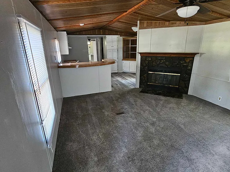 211 George St — Photo 3